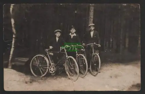 151517 AK Fotokarte 3 Jungen je mit Fahrrad Fotografen Stempel E. Kloß Dresden