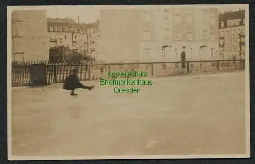 137746 Ansichtskarte Fotokarte Dresden Crausshaarstraße Eisbahn um 1920