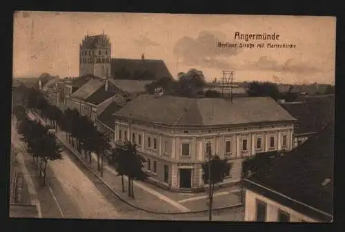 135058 Ansichtskarte Angermünde um 1920 Berliner Straße mit Marienkirche