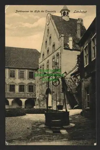 143694 AK Landshut Ziehbrunnen im Hofe der Trausnitz 1902