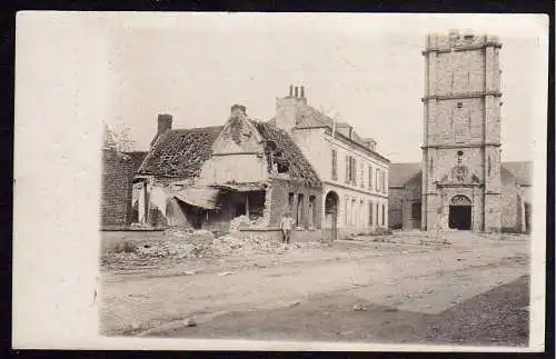 63947 Ansichtskarte 1917 zerstörte Häuser Kirche Frankreich