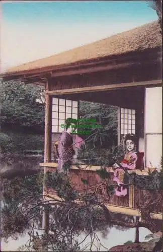 171090 AK Japan um 1910 2 Japanerinnen im Haus am Wasser