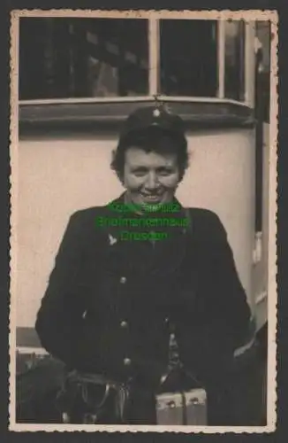 141483 Original Foto Dresdner Straßenbahn Schaffnerin in Uniform