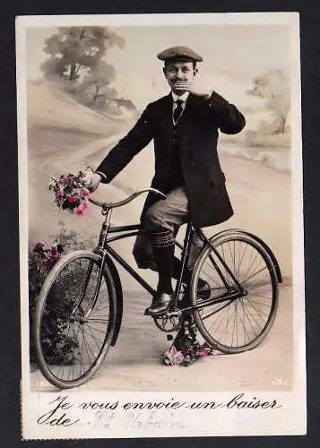 92770 AK Mann mit Fahrrad Fotokarte 1913 France Frankreich St. Urbain