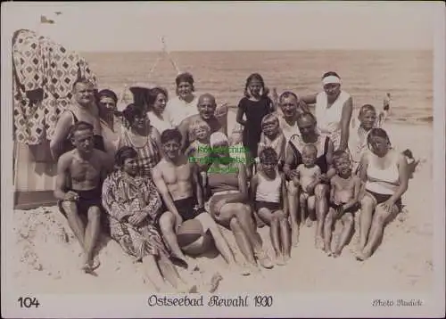 156857 AK Ostsebad Rewahl Rewal 1930 Fotokarte Badegäste Starndkorb