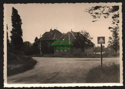 147959 Foto Schneidemühl Pila um 1940 zwei kleinere Gebäude Schild Schule