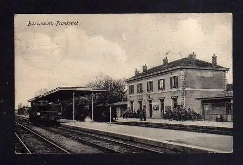 111752 Ansichtskarte Bazancourt Frankreich Bahnhof Gleisseite Lok Waggon 1915 Feldpost