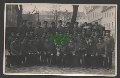 145814 AK Dresden um 1930 Fotokarte Straßenbahn Straßenbahnhof Monteure wohl