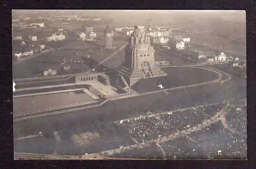 96856 AK Fotokarte Leipzig Völkerschlachtdenkmal um 1912 Zeppelin LZ 11 Viktoria