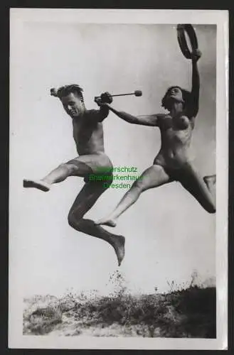 155081 AK Erotik Foto um 1920 Mann Gay und Frau beim Sprung