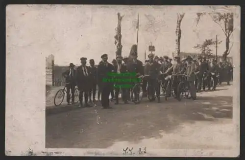 155387 AK Fotokarte Beuthen Radfahrer Treffen Ausflug um 1930