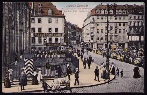 161858 AK Dresden Neustadt um 1910 Parademusik auf dem Waffenplatz Hauptwache