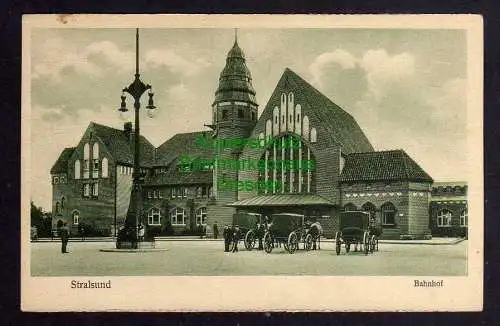 121360 AK Stralsund Bahnhof Straßenseite um 1925