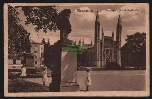 148069 Ansichtskarte Neustrelitz  Paradeplatz mit Schlosskirche 1913