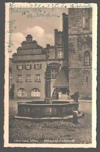 141766 AK Löwenberg in Schlesien Rathaus Zierbrunnen 1942