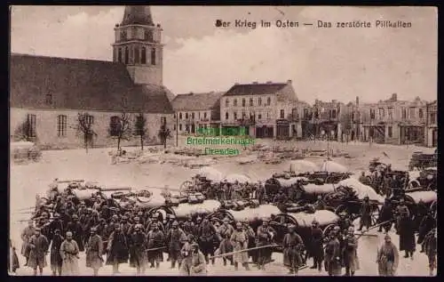 172482 AK  Pilkallen 1915 Der Krieg im Osten zerstörte Pilkallen Markt Soldaten