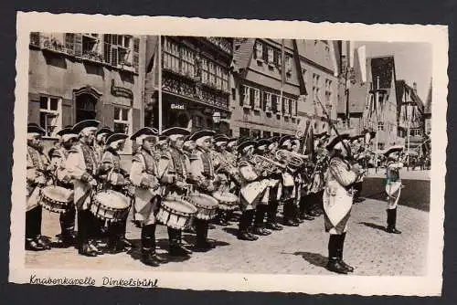 72122 AK Dinkelsbühl Knabenkapelle in Uniform vor Hotel