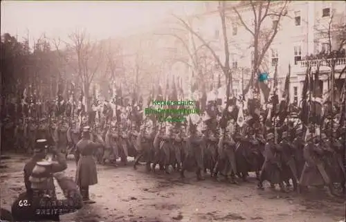 157031 Ansichtskarte Magdeburg Fotokarte um 1933 Parade Aufmarsch Militär Fahnen