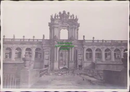 158260 Hahn Foto AK 7 Dresden Zwinger Tor Ruinen Zerstörung