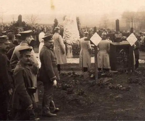 102359 Ansichtskarte Militär Beredigung Bestattung Friedhof Russen Franzosen Chemnitz 1915