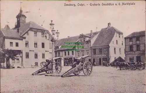 161339 Ansichtskarte Sensburg, Ostpr. 1917 Eroberte Geschütze a. d. Marktplatz Geschäfte