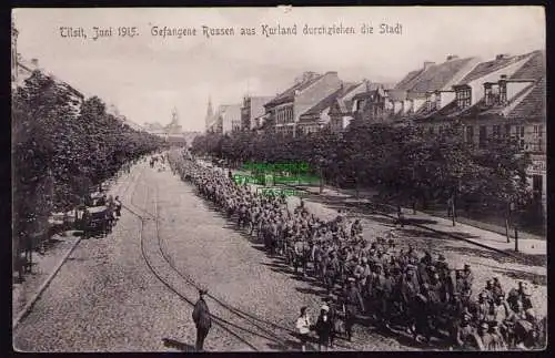 165888 Ansichtskarte Tilsit 1915 Gefangene Russen aus Kurland durchziehen die Stadt