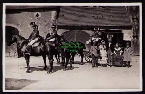 162043 Ansichtskarte Bernstadt i. Sa. Foto Neumann Reiter und Komparsen in Kostümen um 1930