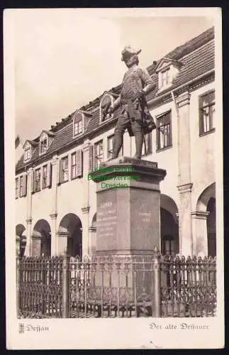 173969 Ansichtskarte Dessau Fotokarte um 1940 Denkmal Der alte Dessauer