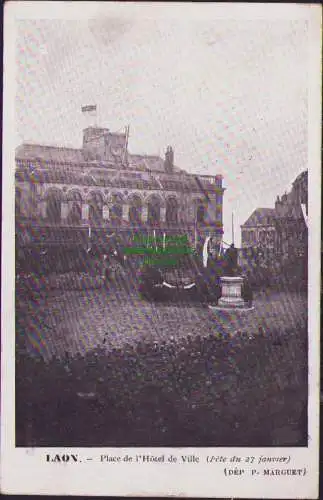 160942 AK LAON. - Place de l'Hôtel de Ville (léte du 27 janmer) (DEP P. MARGUET)