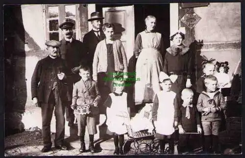 173843 AK Fotokarte National Bier Werbeschild Gasthaus mit Familie davor um 1930