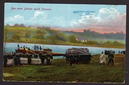 38596 AK Bau einer Brücke durch Pioniere Militär um 1915