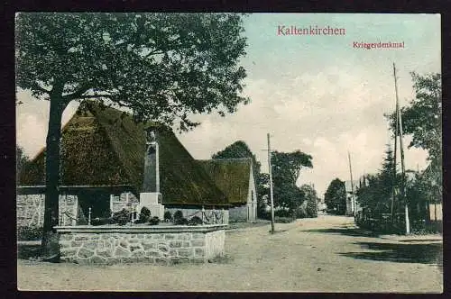 55063 AK Kaltenkirchen Kriegedenkmal Häuser Reetdach, ungelaufen um 1915