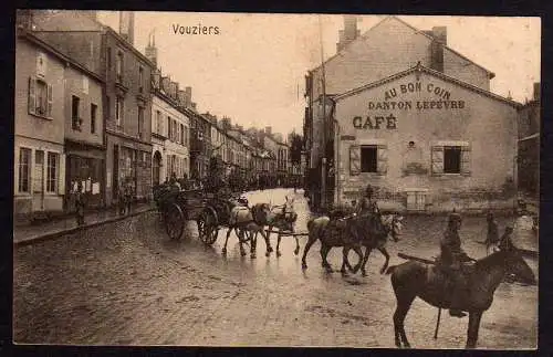 56305 AK Vouziers 1916 Cafe Truppen Einmarsch Militär AU BON COIN DANTON LEPEFRE