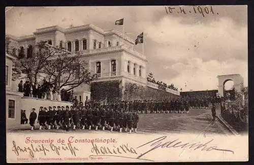 58005 AK Konstantinopel 1901 Parade vor der Botschaft Ende 1898 Kaiserbesuch