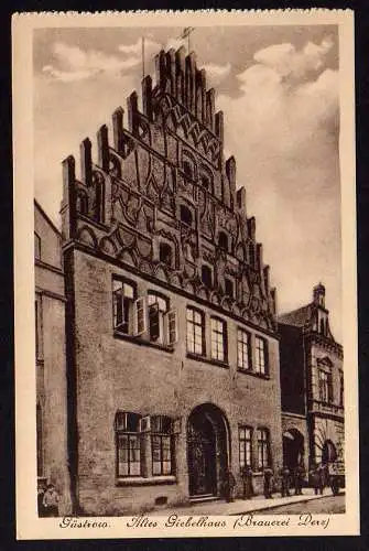 61348 AK Güstrow Altes Giebelhaus Brauerei Derz um 1920