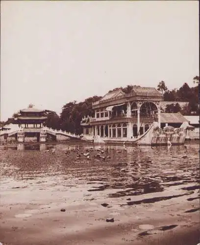 B15013 China großes Foto 19,6 x 24,0 cm Peking Sommerpalast Mamorschiff um 1910