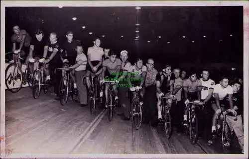 165944 AK Radrennfahrer Radrennbahn Sportpalast Foto Berlin Friedenau um 1960