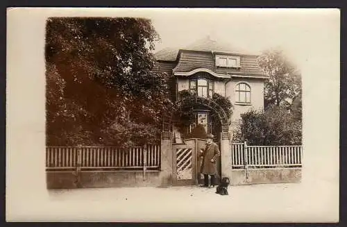 59486 AK Neumünster 1935 Fotokarte Villa Hund