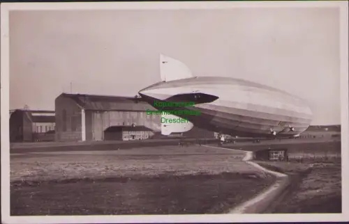 165214 AK Graf Zeppelin 1931 in den Wind stellen Foto AK Besichtigung Luftschiff