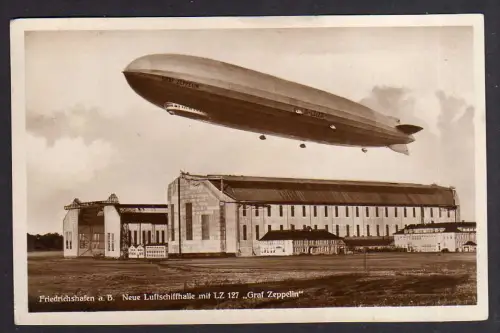 88899 AK Graf Zeppelin LZ 127 über Neuer Luftschiffhalle Friedrichshafen 1930