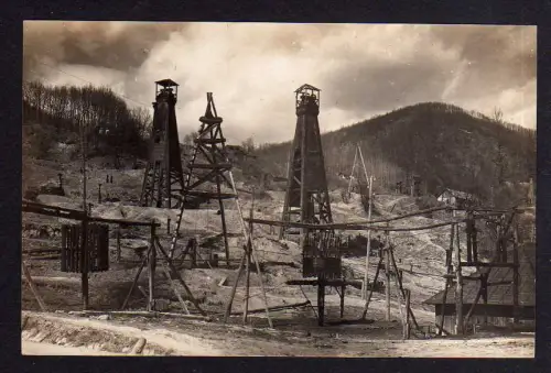 90221 AK Rumänien Bergbau Erdöl Bohrturm um 1920 Fotokarte