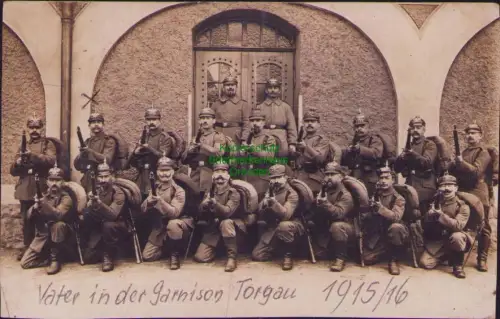 168727 AK Vater in der Garnison Torgau 1915/16 Soldaten 1. WK Weltkrieg