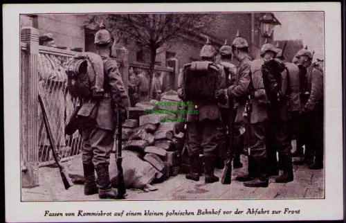 168895 AK Fassen von Kommisbrot auf einem kleinen polnischen Bahnhof 1916 vor de