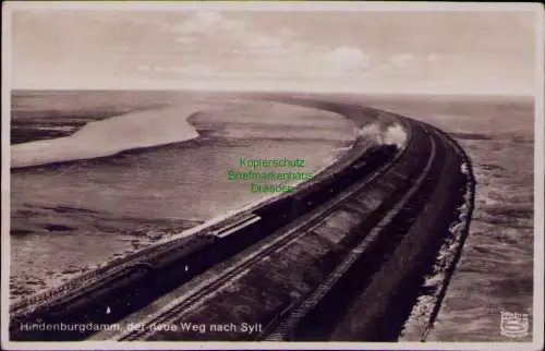 195298 AK Hindenburgdamm, der neue Weg nach Sylt um 1930 Pförtner Foto Westerlan