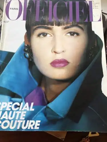 Officiel, Paris: Officiel Paris
Haute Couture
Professionel Catalogue. 