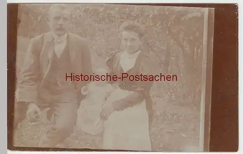 (F2798) Orig. Foto Paar mit Kleinkind im Freien, 1907