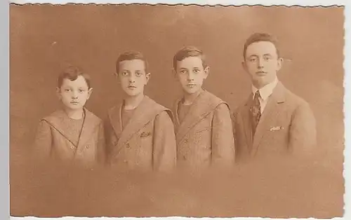 (29051) AK Porträt: vier junge Männer, Brüder?, vor 1945