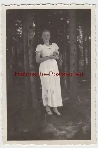 (F7849) Orig. Foto junge Frau Lotte Barth im Wald 1933