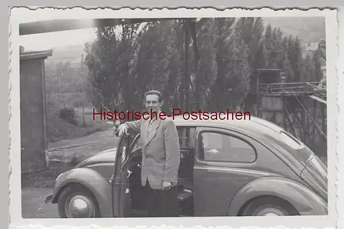 (F13833) Orig. Foto junger Herr Erwin Kalkstein am Pkw VW Käfer 1950er