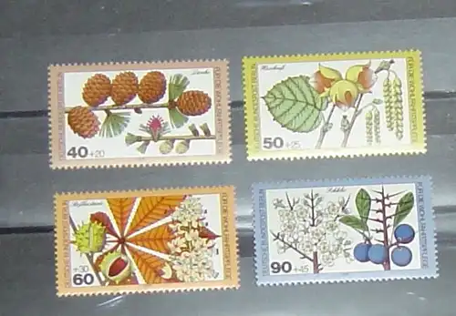 Berlin Michel Nr. 607-610 postfrisch Wohlfahrt Blätter,Blüten und Früchte des Waldes 5,- Euro Michel 2010/2011